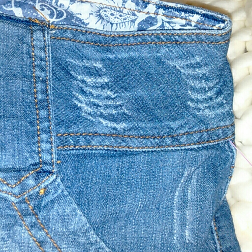 Shorts - Picture 3 of 6